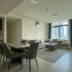 Tick - Burj Crown Luxury 2Br W Balcony & Pool View